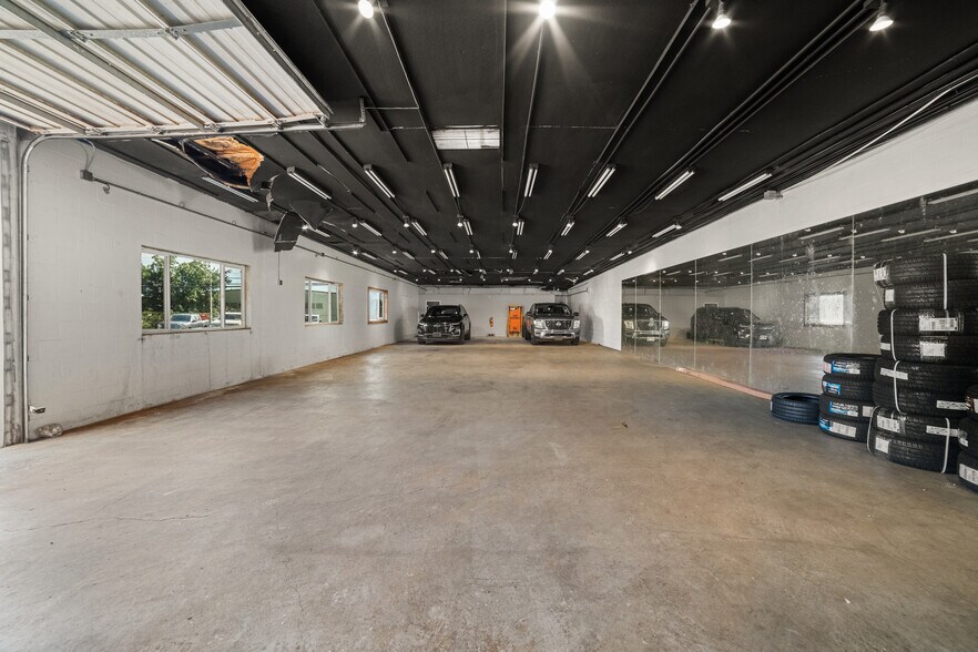 More Photos Of 3156 Oihana St, Lihue Warehouse For Sale