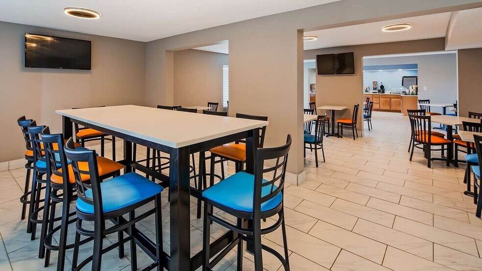 More Photos Of 8325 Bash St, Indianapolis Hotel For Sale