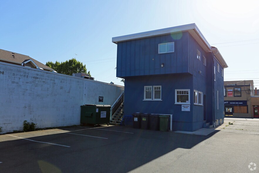 More Photos Of 1808 Cook St, Victoria Schools For Sale