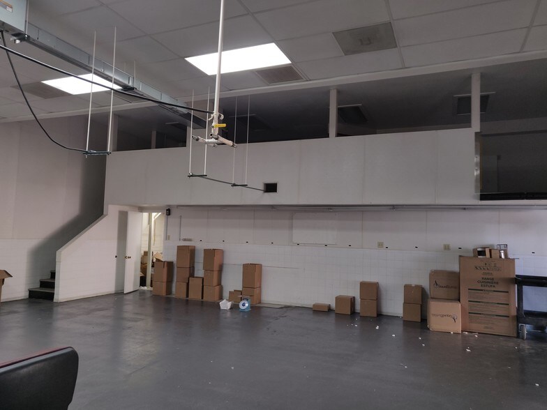 More Photos Of 2401 S 24th St, Phoenix Research And Development For Sale