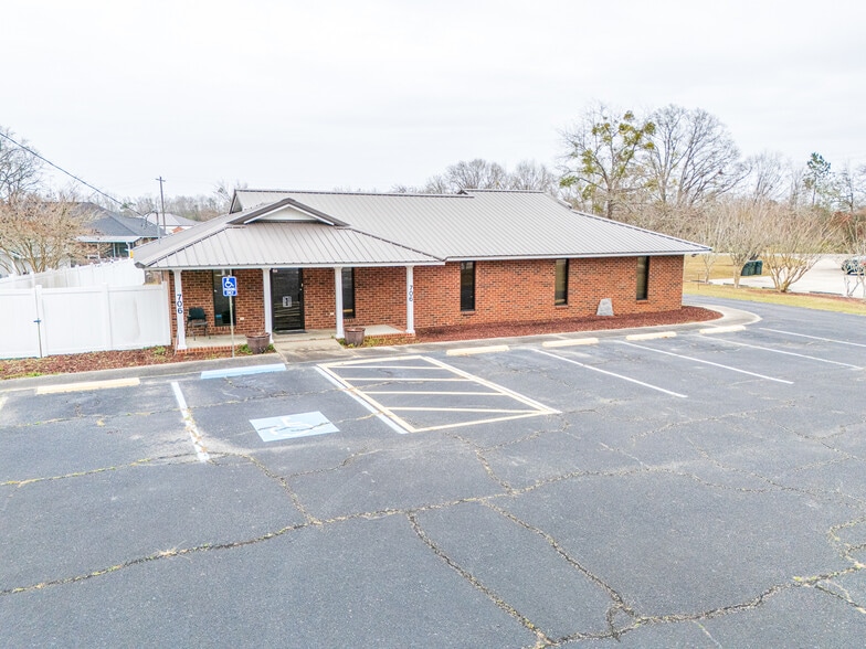 More Photos Of 706 W Barnard St, Glennville Medical For Sale