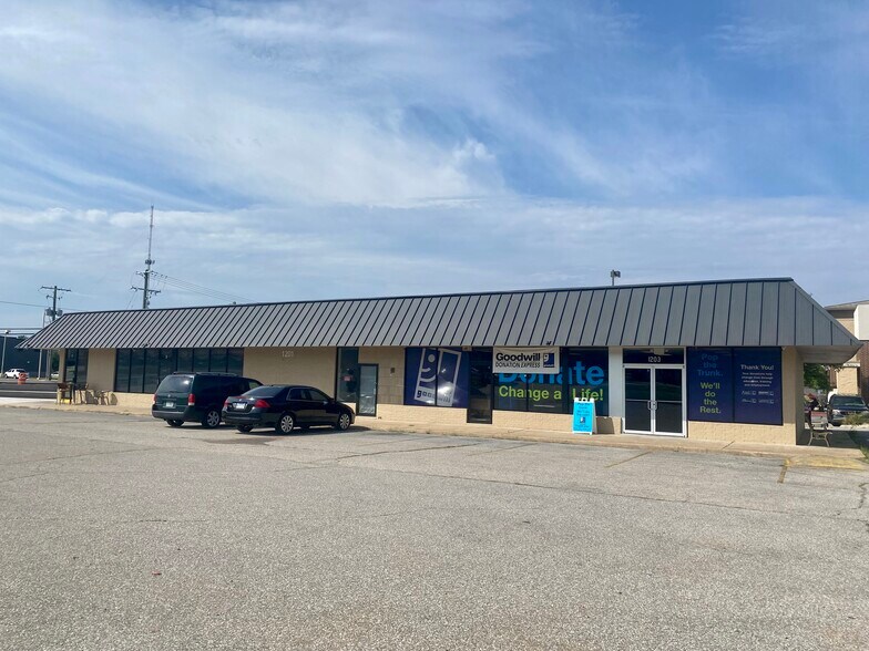 More Photos Of 1201 N Walton Blvd, Bentonville Convenience Store For Lease