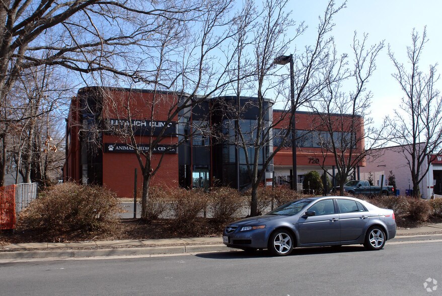 More Photos Of 720 Jackson St, Herndon Medical For Lease