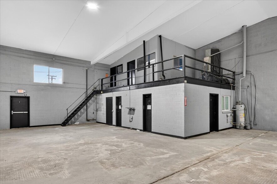 More Photos Of 749 N Plano St, Porterville Warehouse For Lease