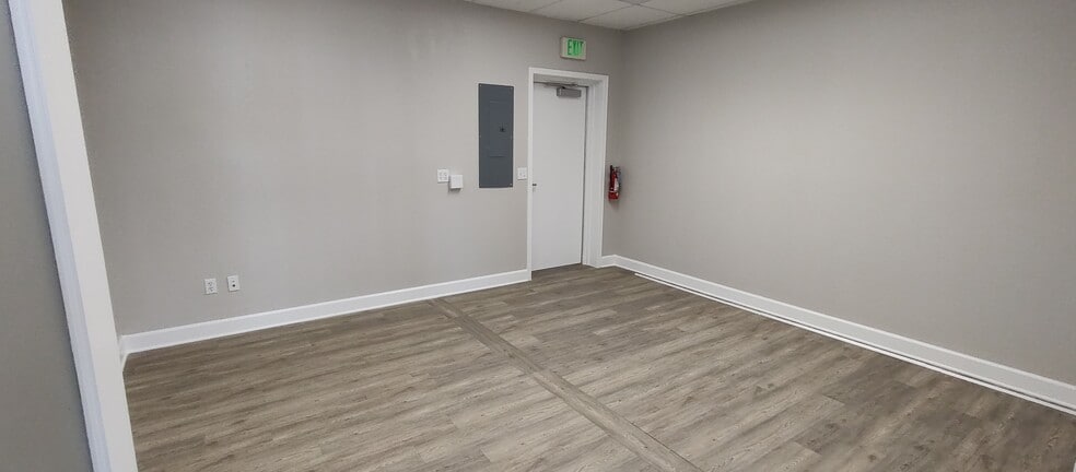 More Photos Of 1678-1694 Topaz Dr, Loveland Loft Creative Space For Lease