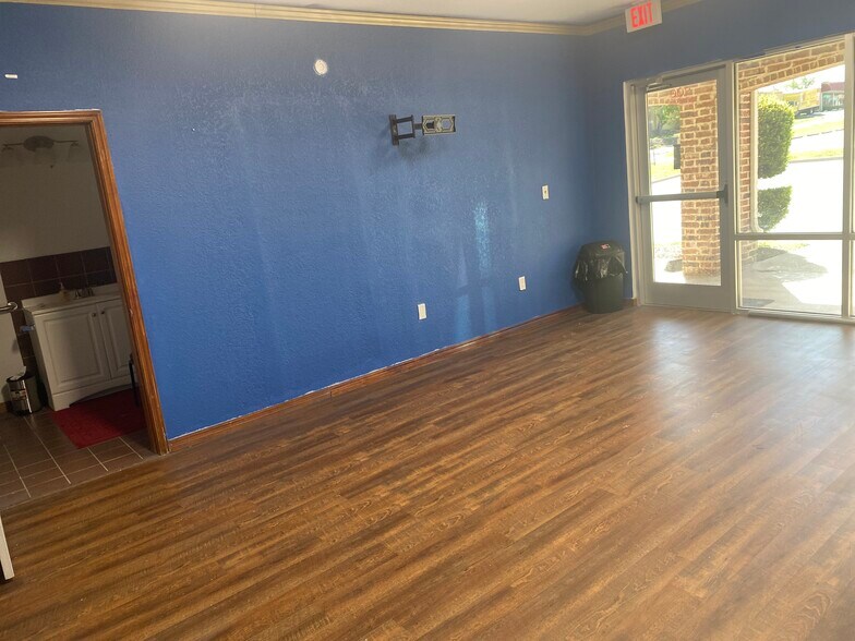 More Photos Of 2601 Hilltop Dr, Sherman Self Storage For Lease