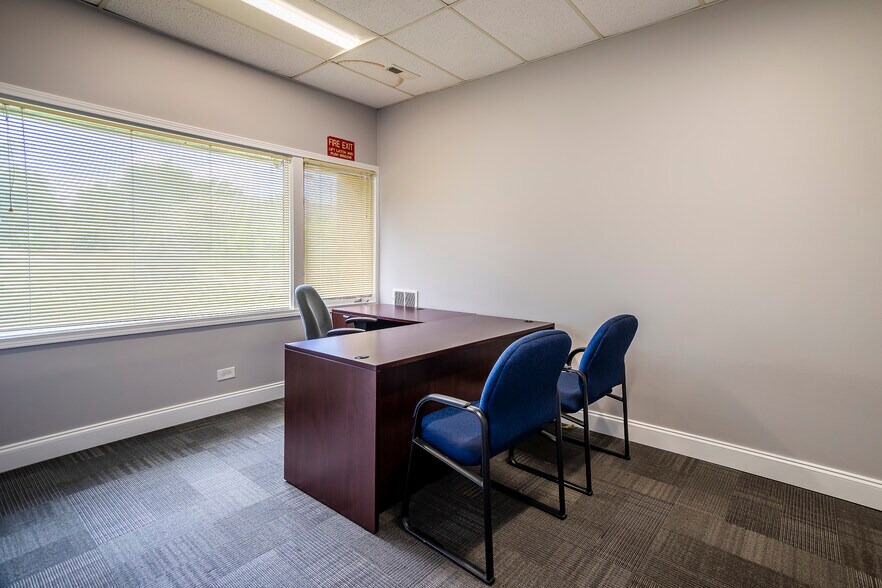 More Photos Of 951 N Plum Grove Rd, Schaumburg Office For Lease