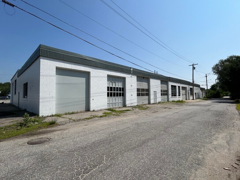 More Photos Of 157 Pleasant St, Brunswick Auto Dealership For Lease