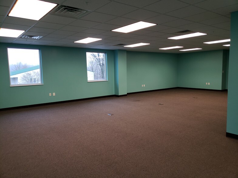More Photos Of 300 Kenton Dr, Charleston Office For Lease
