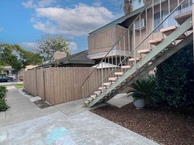 More Photos Of 2562 N Bourbon St, Orange Apartments For Sale