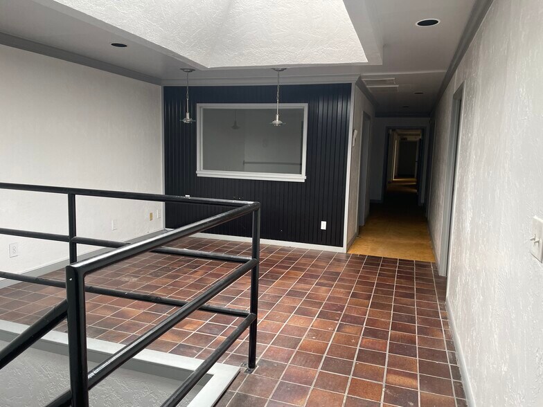 More Photos Of 615-617 N Broadway Ave, Oklahoma City Office For Lease