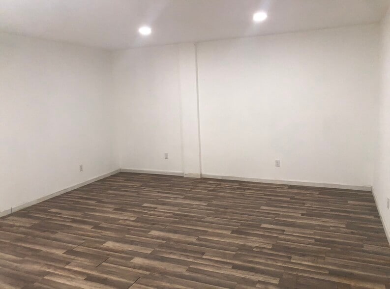 More Photos Of 2250 SW 30th Ave, Hallandale Warehouse For Lease
