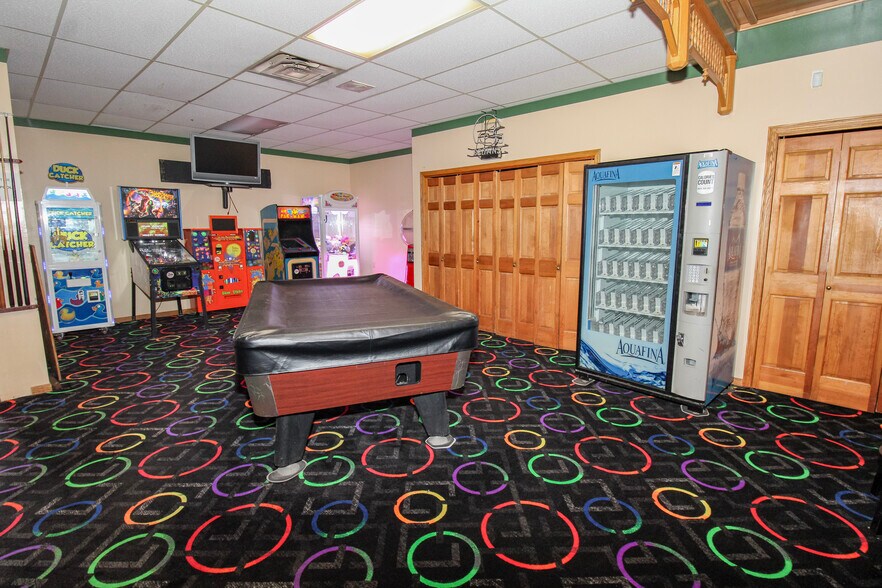 More Photos Of 125 Main St, Huron Bowling Alley For Sale
