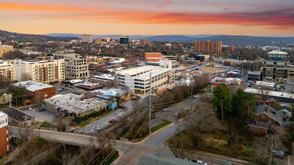 More Photos Of 325 N West Ave, Fayetteville General Retail For Lease