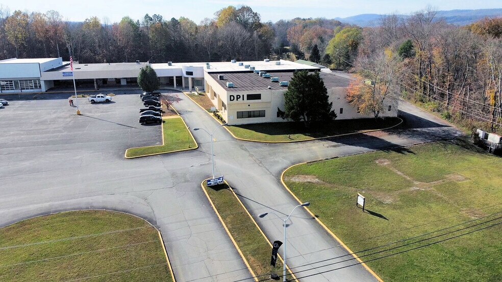 More Photos Of 1059 E Tri County Blvd, Oliver Springs Office Residential For Sale