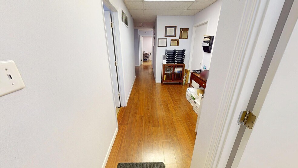 More Photos Of 1368 McCausland Ave, Saint Louis Office For Sale