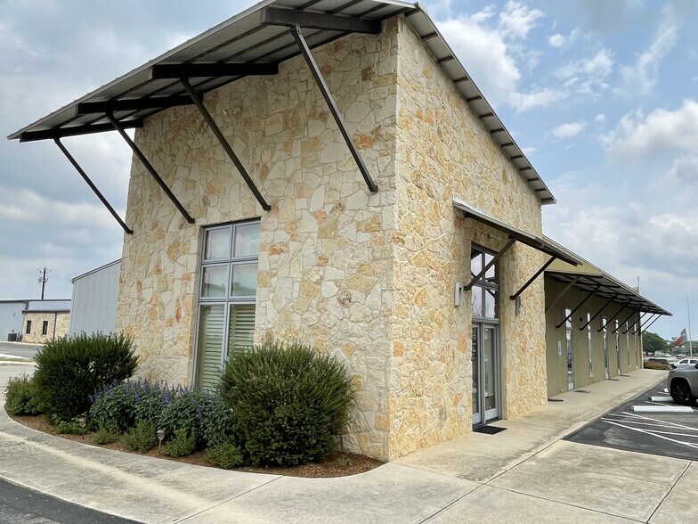 More Photos Of 109 Enterprise Pky, Boerne Loft Creative Space For Lease
