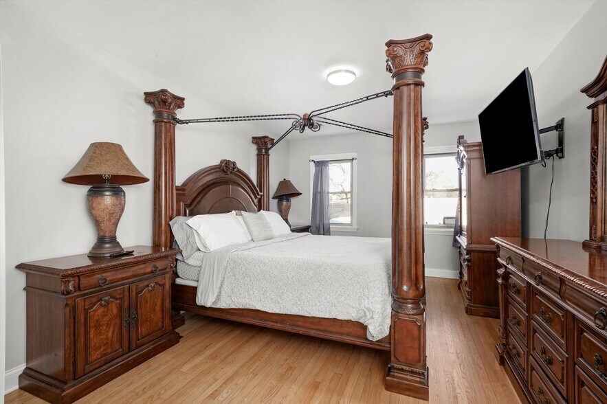 More Photos Of 2022-2026 W 95th St, Chicago Office Residential For Sale