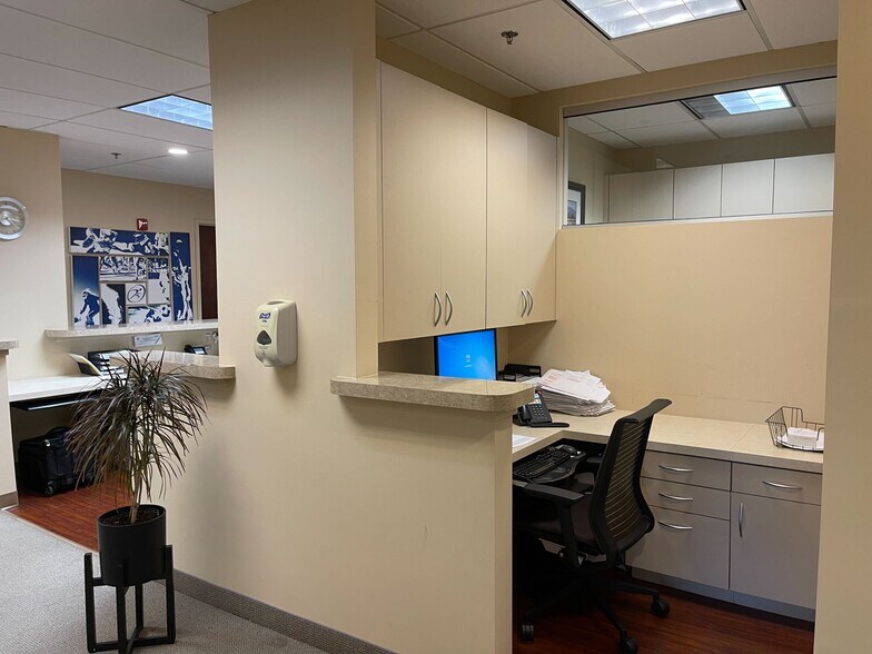 More Photos Of 8230 Boone Blvd, Vienna Office For Sale