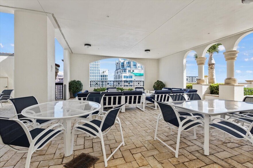 More Photos Of 801 S Olive Ave, West Palm Beach Apartments For Lease