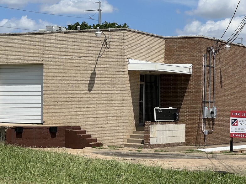 Primary Photo Of 2535 Farrington St, Dallas Light Distribution For Lease