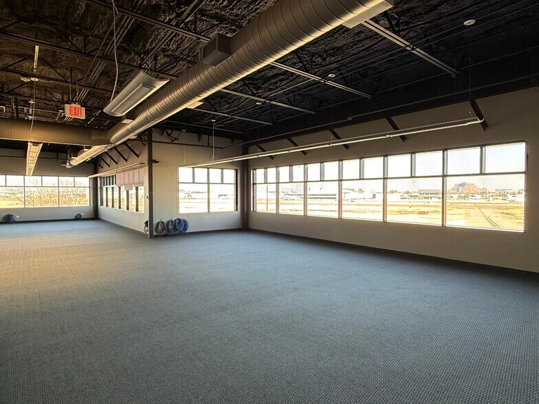 More Photos Of 15900 Dooley Rd, Addison Office For Lease