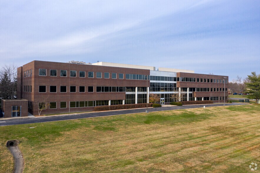 More Photos Of 9410 Bunsen Pky, Louisville Unknown For Lease