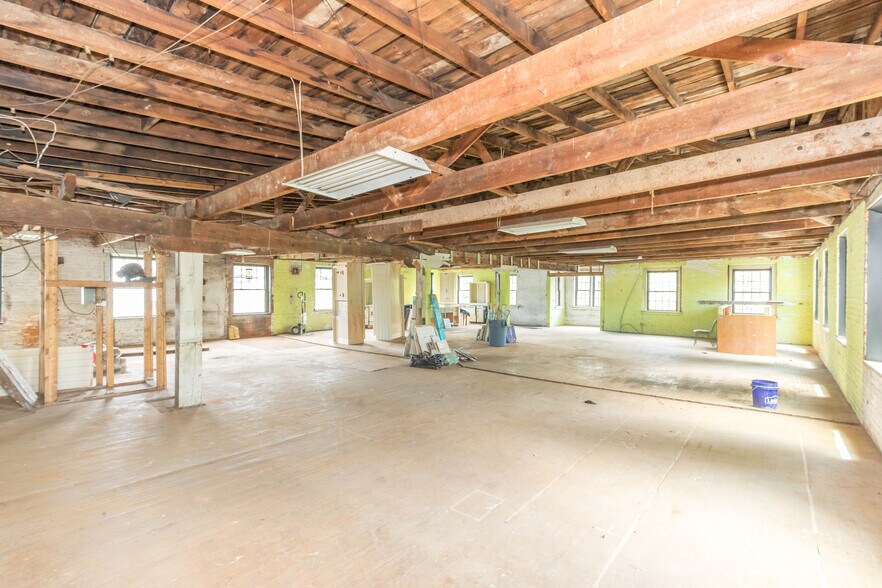 More Photos Of 1340 W Main St, Wytheville Loft Creative Space For Sale