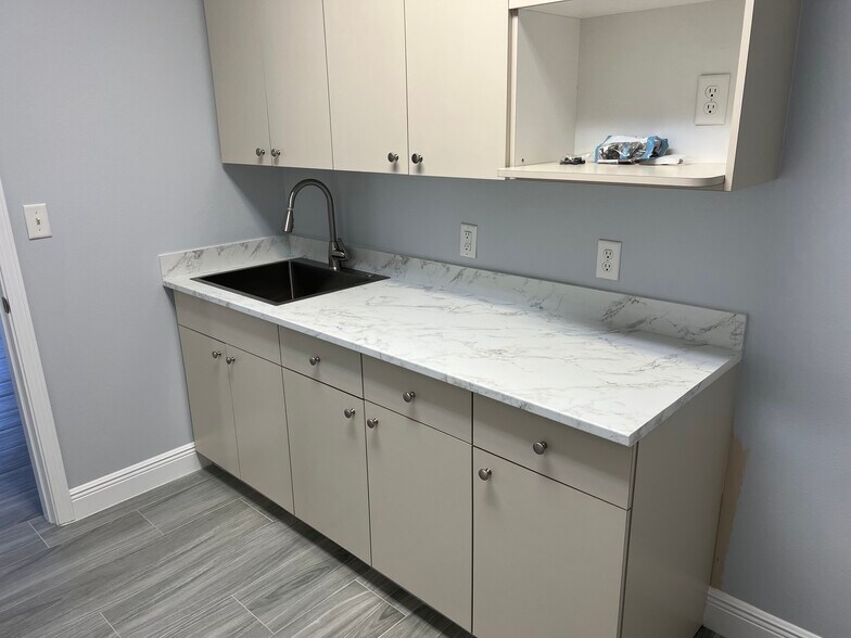 More Photos Of 16578 N Dale Mabry Hwy, Tampa Office For Sale