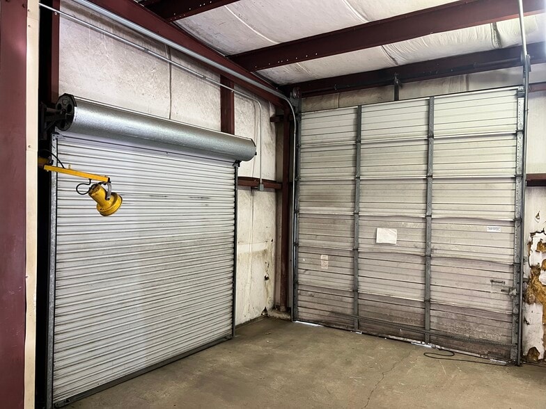 More Photos Of 413 W Chatham St, Cary Flex For Lease