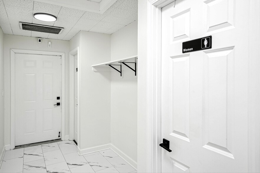More Photos Of 2502 Leavenworth St, Omaha Light Manufacturing For Sale