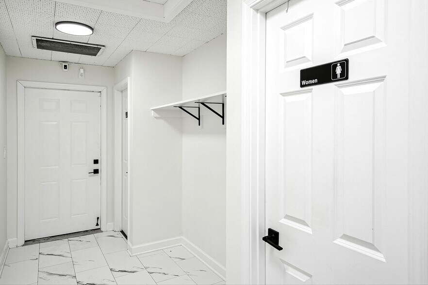 More Photos Of 2502 Leavenworth St, Omaha Light Manufacturing For Lease