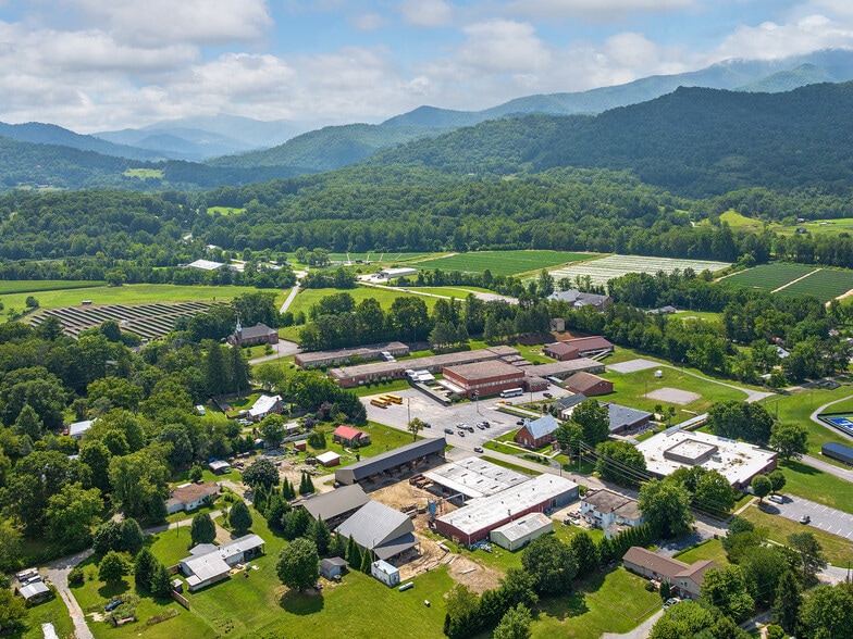 More Photos Of 635 Sonoma Rd, Waynesville Flex For Sale