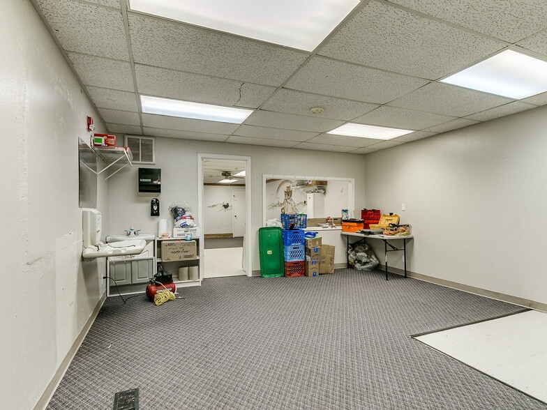 More Photos Of 809 SW 4th St, Moore Religious Facility For Sale