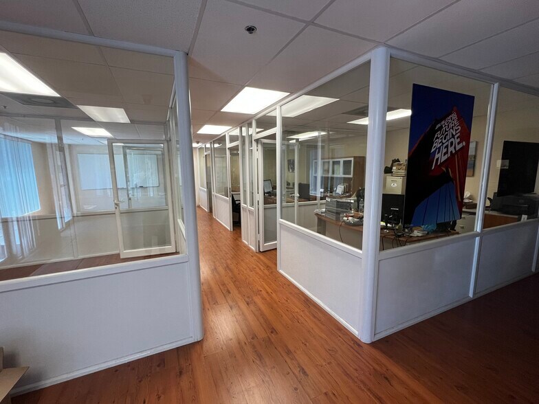 More Photos Of 885 Tallevast Rd, Sarasota Manufacturing For Lease