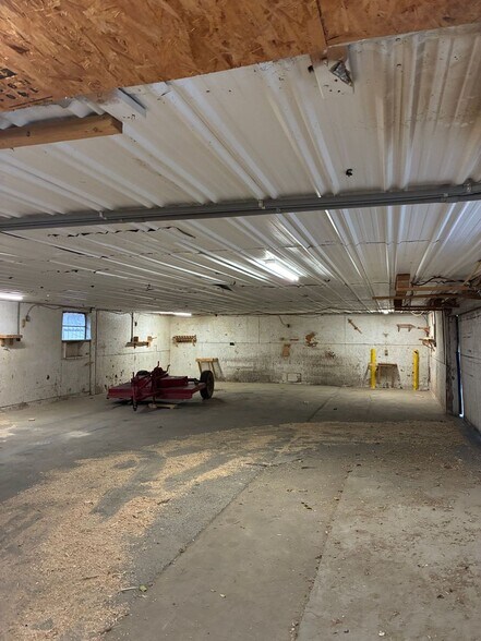 More Photos Of 40 Running Pump Rd, Newville Industrial For Lease