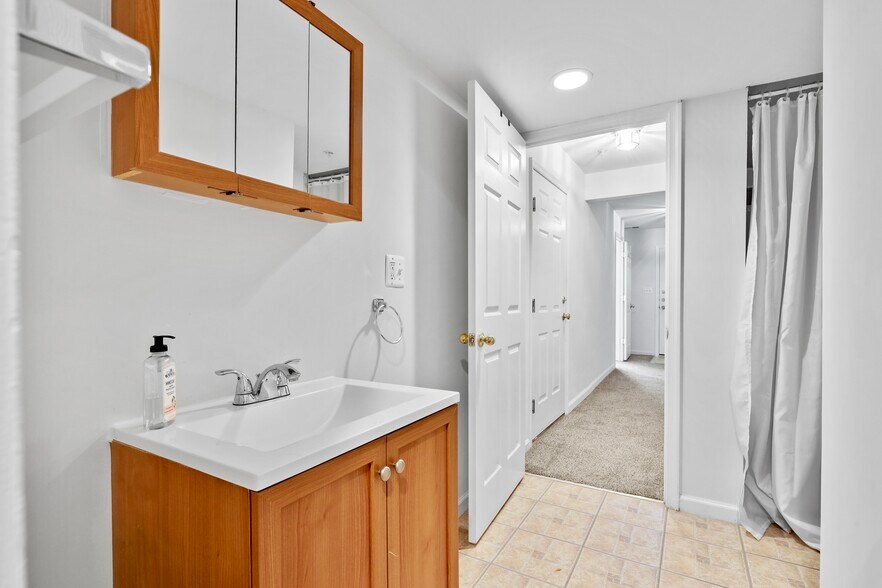 More Photos Of 437-445 Kenneth Sq, Baltimore Multifamily For Sale