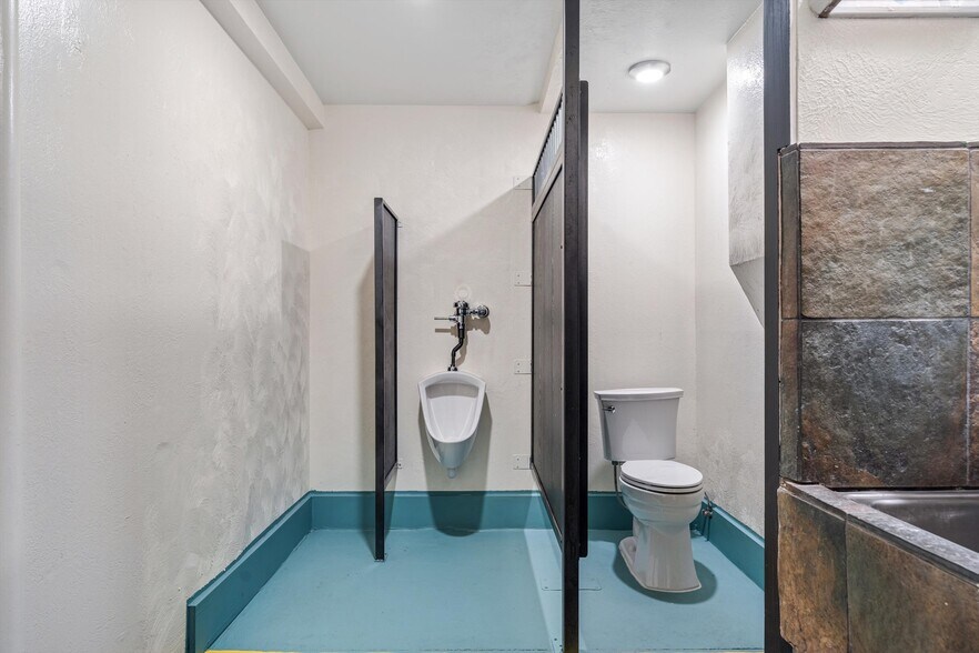 More Photos Of 141 Helman Ln, Cotati Warehouse For Lease