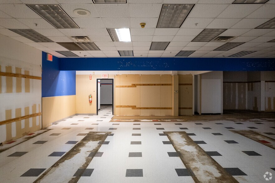 More Photos Of 1526-1596 Union Tpke, New Hyde Park Freestanding For Lease
