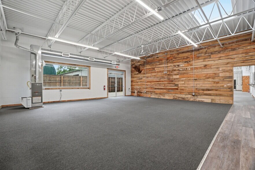 More Photos Of 16821 Park Circle Dr, Chagrin Falls Office For Sale