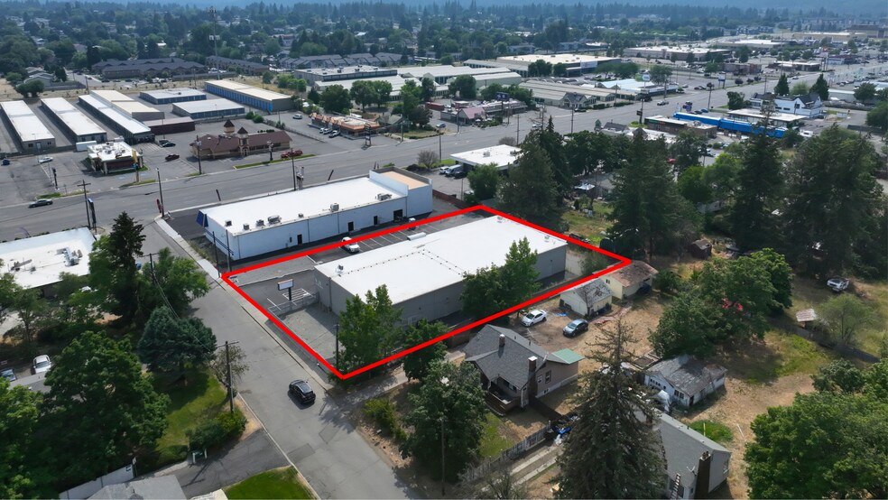 More Photos Of 21 N Skipworth Rd, Spokane Valley Showroom For Lease