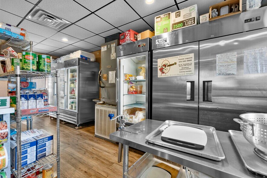 More Photos Of 25 W Tywappity St, Benton Restaurant For Sale