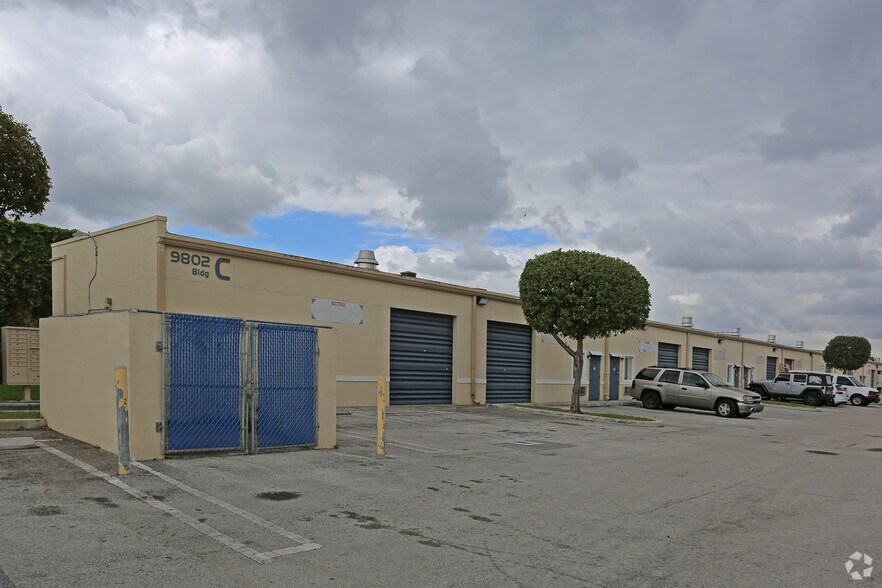 Primary Photo Of 9802 NW 80th Ave, Hialeah Warehouse For Lease