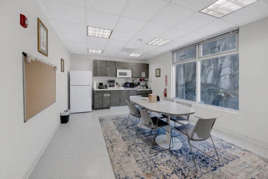 More Photos Of 2001 Central Park Ave, Yonkers Office For Sale