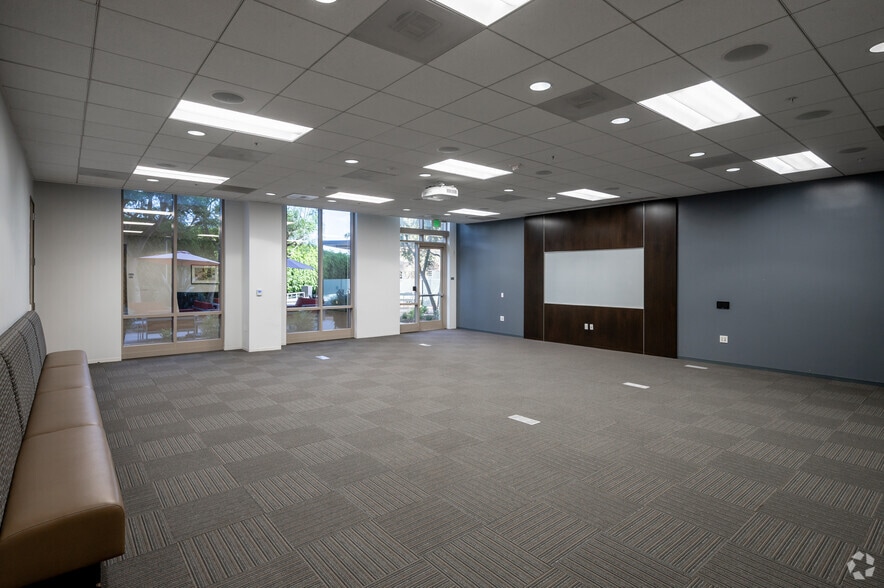 More Photos Of 1551 N Tustin Ave, Santa Ana Office For Lease