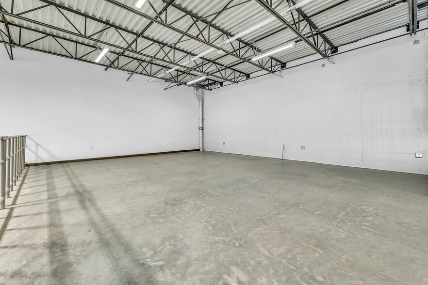 More Photos Of 1100 Lakeside Parkway, Flower Mound Showroom For Lease