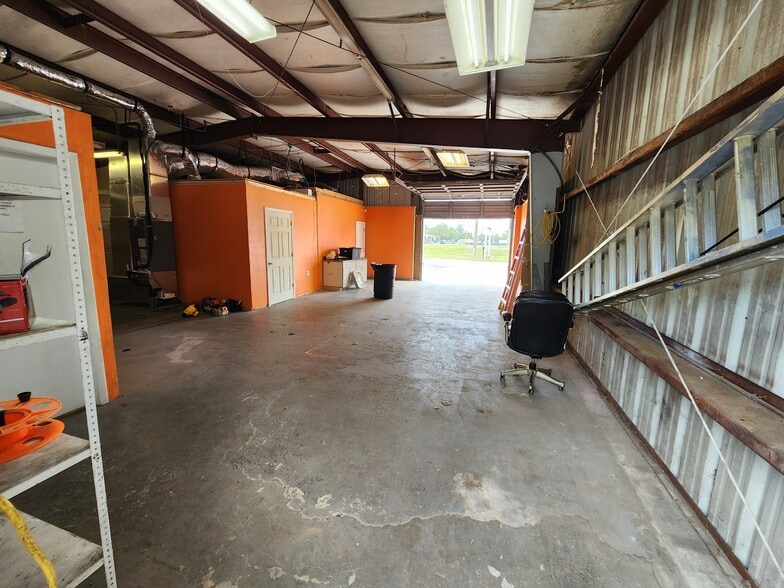 More Photos Of 17910 41 Hwy N, Lutz Industrial For Lease