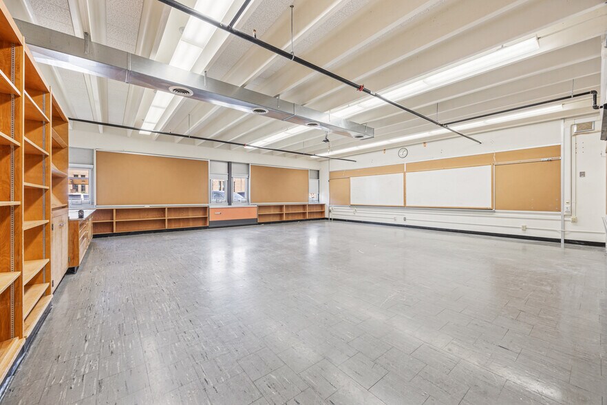 More Photos Of 1110 S 14th St, Moorhead Specialty For Sale