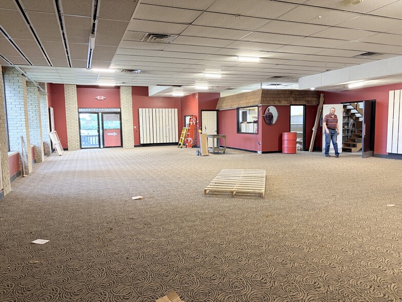 More Photos Of 200 E 2nd St, Rochester Freestanding For Lease