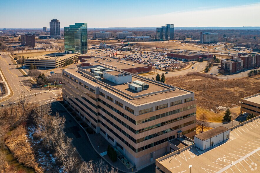 More Photos Of 4300 Marketpointe Dr, Bloomington Office For Lease